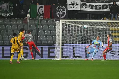 أودينيزي يعود بالتعادل من ملعب كريمونيسي في الدوري الإيطالي